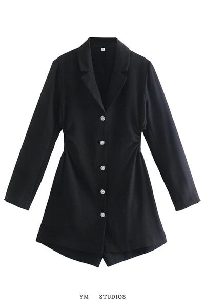 Salopetă de damă model nou cu decolteu în V și închidere cu nasturi