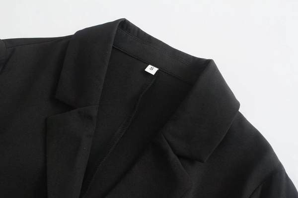 Salopetă de damă model nou cu decolteu în V și închidere cu nasturi