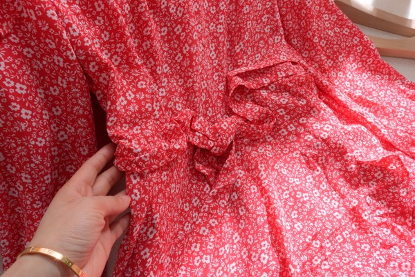 Μοντέρνα γυναικεία ολόσωμη φόρμα με μυτερή λαιμόκοψη