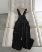 Casual γυναικεία ολόσωμη φόρμα με τιράντες - μαύρο χρώμα