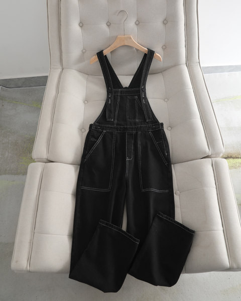 Casual γυναικεία ολόσωμη φόρμα με τιράντες - μαύρο χρώμα