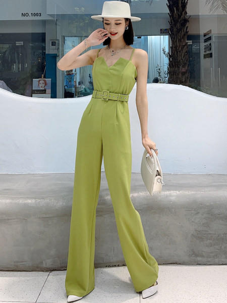 Κομψή γυναικεία φόρμα με λεπτές τιράντες και ζώνη