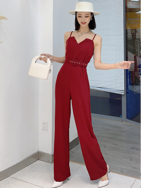 Κομψή γυναικεία φόρμα με λεπτές τιράντες και ζώνη