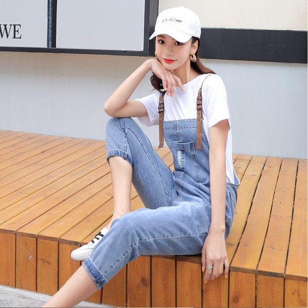 Salopetă casual albastră din denim pentru femei