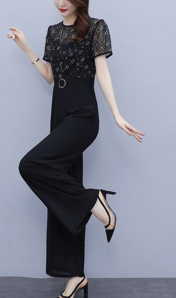 Moodne lühikeste varrukate ja ümara kaelusega naiste kombinesoon