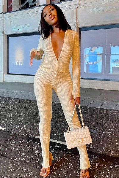 Γυναικεία ριγέ ολόσωμη φόρμα με κουμπιά