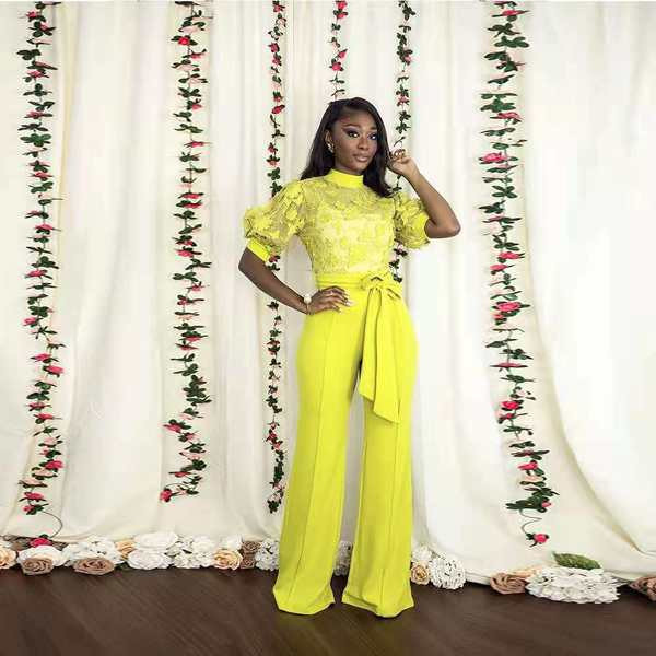 Γυναικεία επίσημη ολόσωμη φόρμα με ψηλό γιακά και κέντημα