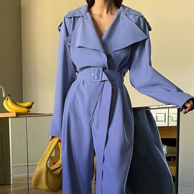 Ženski svečani kombinezon s remenom