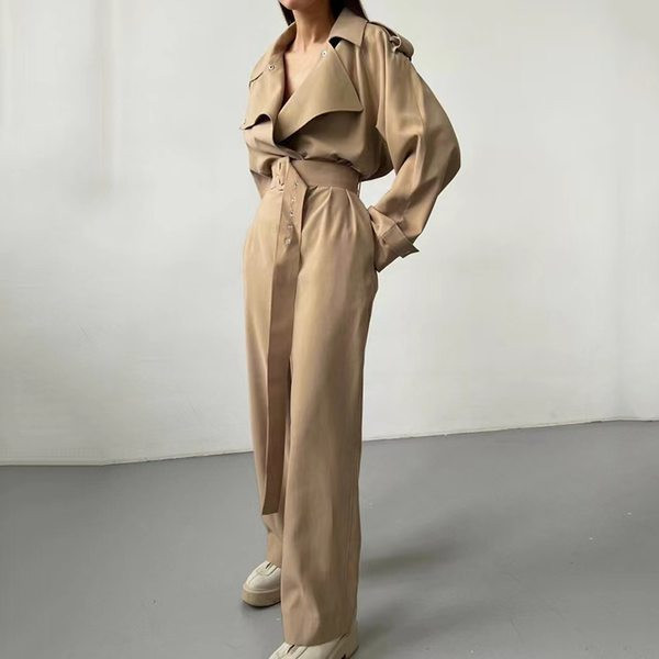 Ženski svečani kombinezon s remenom