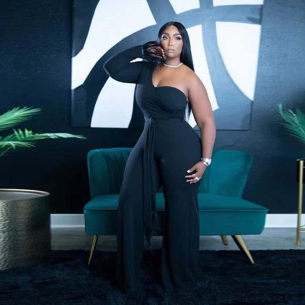 Stiilne naiste ühevarrukaline vööga sulekombine