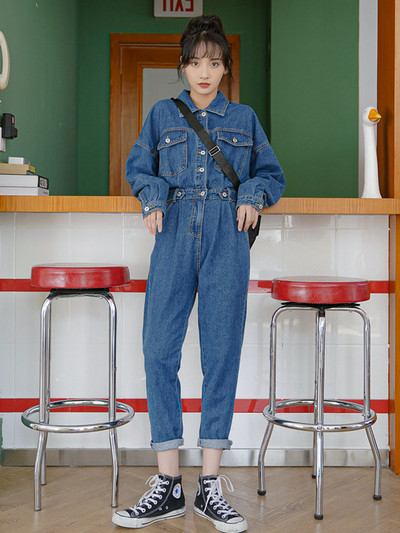 Aktualan ženski kombinezon sa kragnom