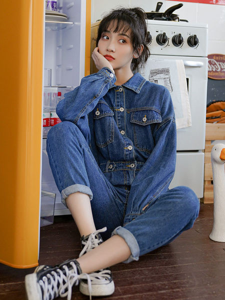 Aktualan ženski kombinezon sa kragnom