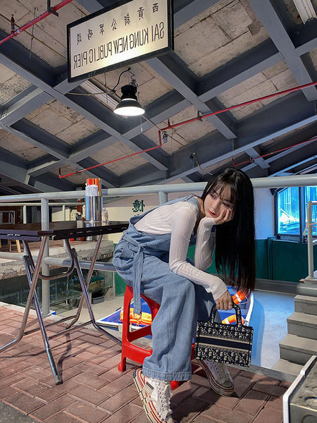 Φαρδιά γυναικεία ολόσωμη φόρμα με ζώνη