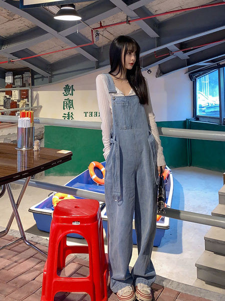 Φαρδιά γυναικεία ολόσωμη φόρμα με ζώνη