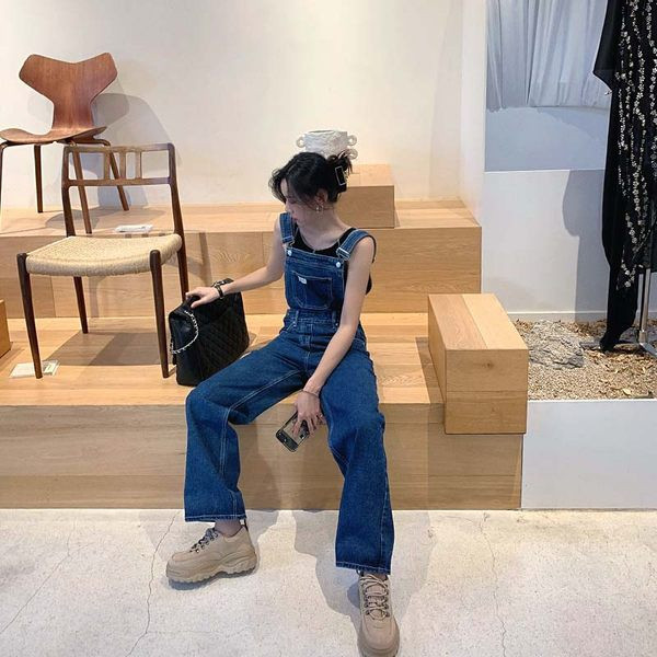 Laiade säärtega teksasest vabaaja kombinesoon