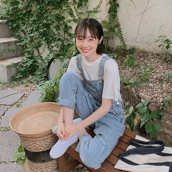 Γυναικεία τζιν σαλοπέτα με εξωτερική τσέπη