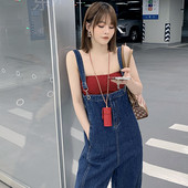 Reguleeritavate rihmade ja taskuga avar naiste kombinesoon