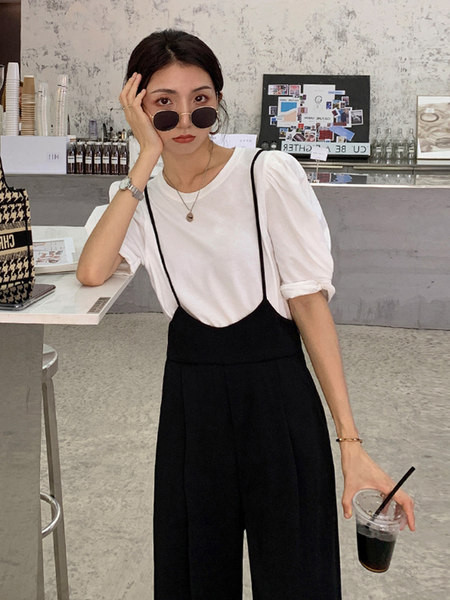 Γυναικεία φαρδιά φόρμα μοντέλου με ψηλόμεσο και τιράντες