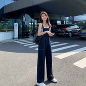 Lihtne vaba kombinesoon naistele