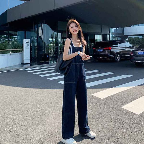 Lihtne vaba kombinesoon naistele