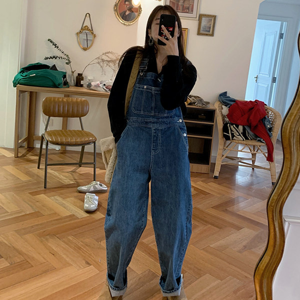 Naiste kõrge vöökoha ja taskuga kombinesoon