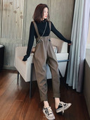 Ženski kombinezon sa širokim nogavicama visokog struka i naramenicama