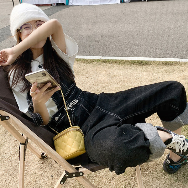 Salopetă din denim cu talie înaltă, cu bretele