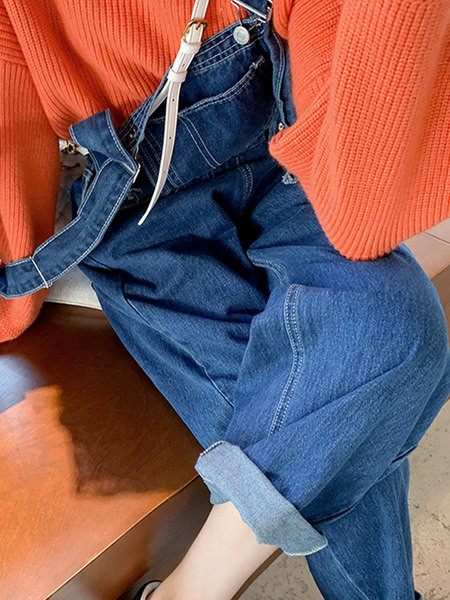 Sirge, laiade säärtega teksast kombinesoon