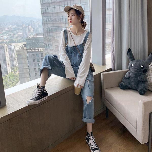 Γυναικεία ολόσωμη φόρμα με σκισμένα μοτίβα