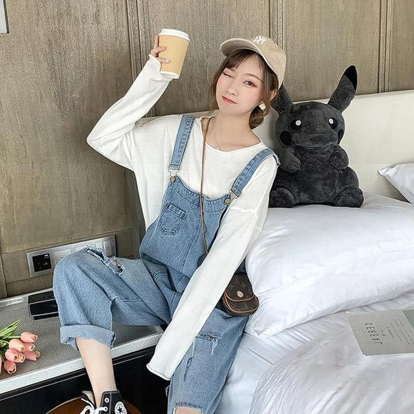 Γυναικεία ολόσωμη φόρμα με σκισμένα μοτίβα