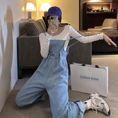 Ležerni ženski kombinezon s tankim naramenicama od trapera