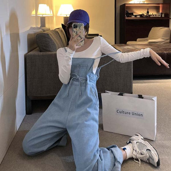 Ležerni ženski kombinezon s tankim naramenicama od trapera