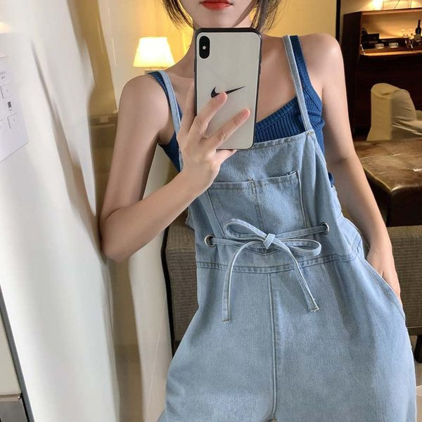 Ležerni ženski kombinezon s tankim naramenicama od trapera