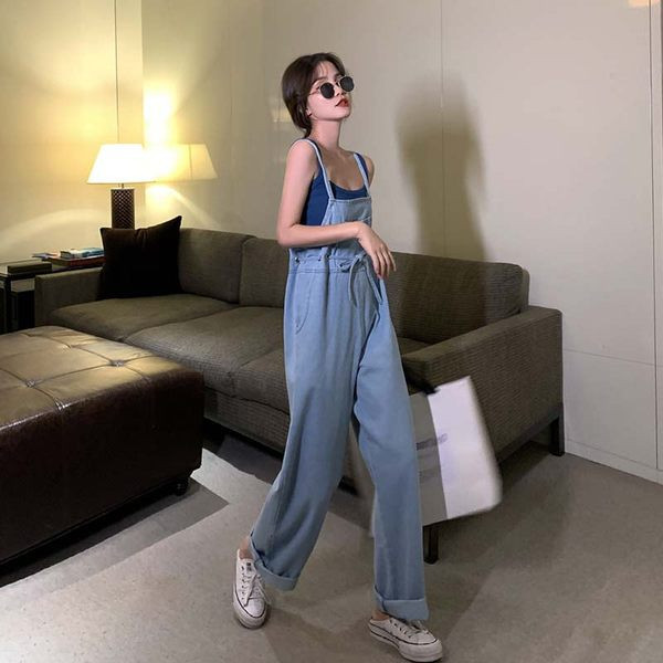 Ležerni ženski kombinezon s tankim naramenicama od trapera