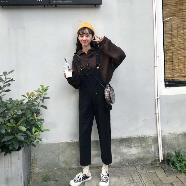 Casual γυναικεία τζιν φόρμα σε ίσιο σχέδιο