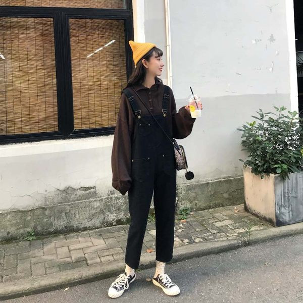 Casual γυναικεία τζιν φόρμα σε ίσιο σχέδιο