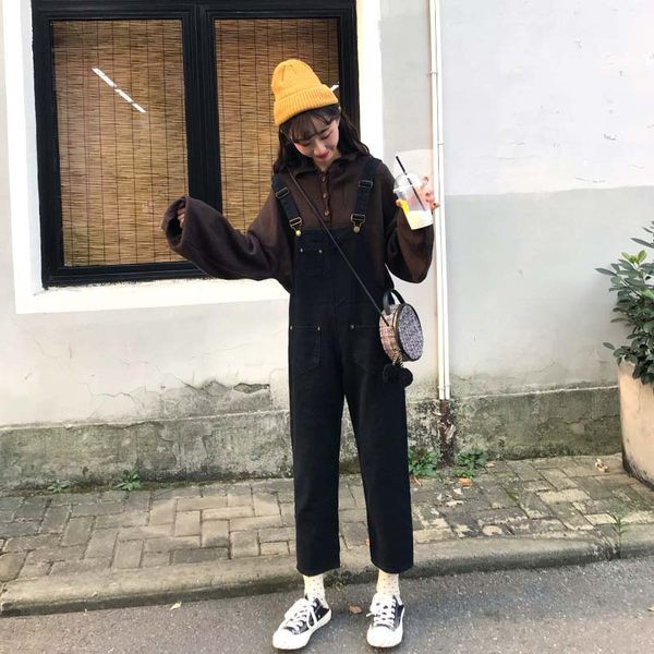 Casual γυναικεία τζιν φόρμα σε ίσιο σχέδιο