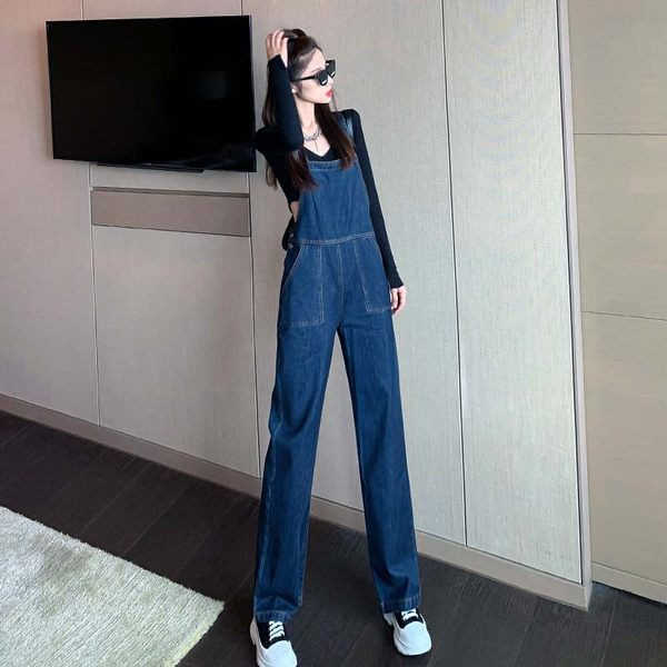 Široki ženski kombinezon s ravnim hlačama