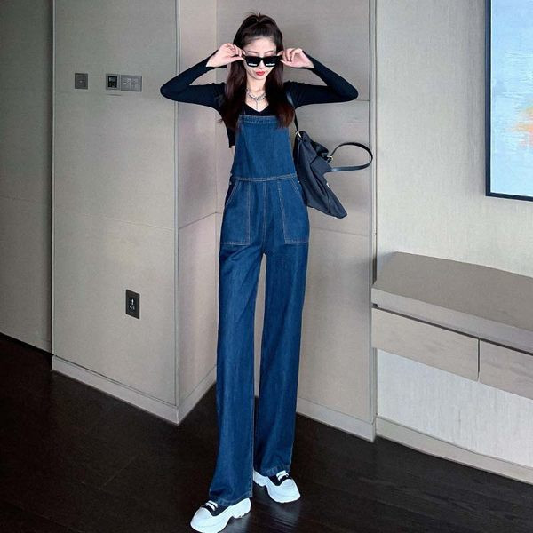 Široki ženski kombinezon s ravnim hlačama