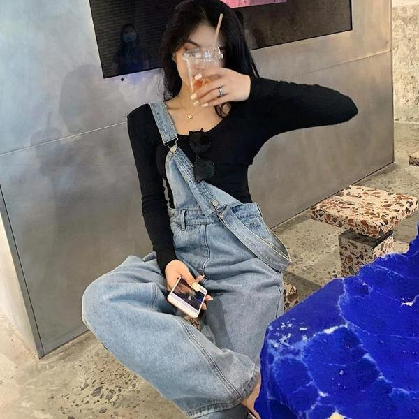 Salopetă casual de damă din denim - model curat