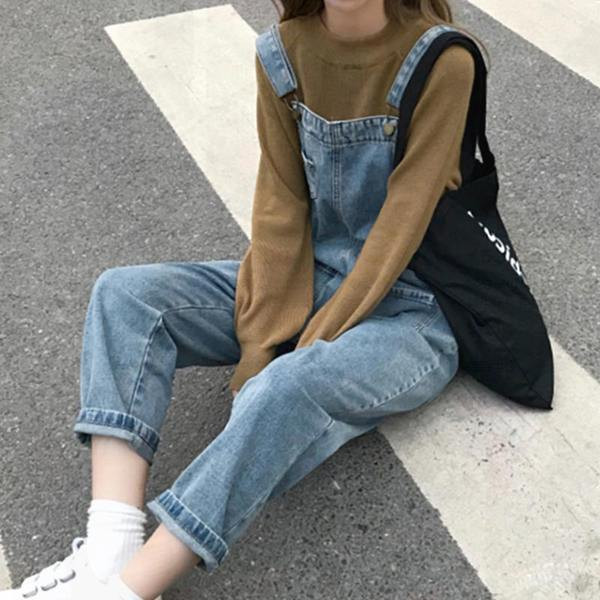 Uut mudelit esitaskutega naiste teksakombinesoon