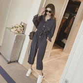 Kõrge vöökoha, nööpide ja taskuga vabaaja kombinesoon