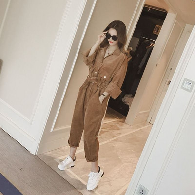 Kõrge vöökoha, nööpide ja taskuga vabaaja kombinesoon