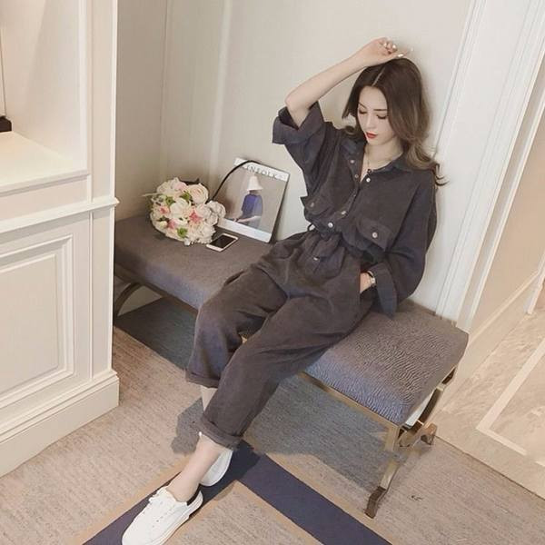 Kõrge vöökoha, nööpide ja taskuga vabaaja kombinesoon