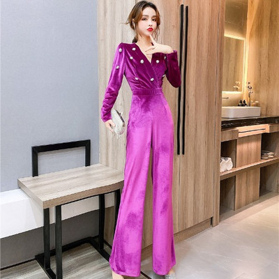 Ženski baršunasti kombinezon sa šiljatim dekolteom i dugim rukavima