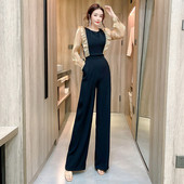 Ženski kombinezon širokog uzorka s visokim strukom i puf rukavima