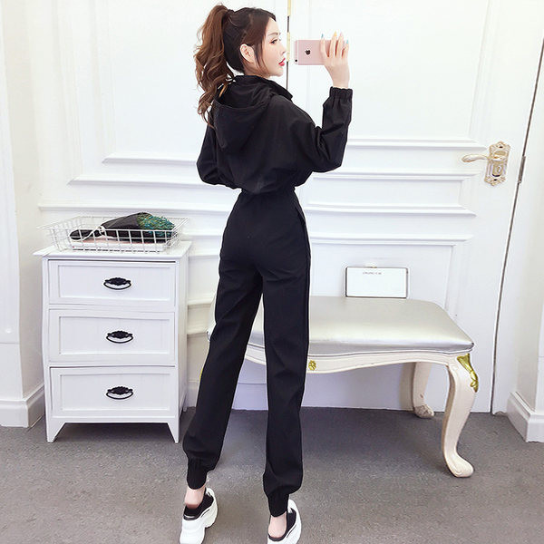 Salopeta de dama cu maneci lungi, nasturi si buzunar