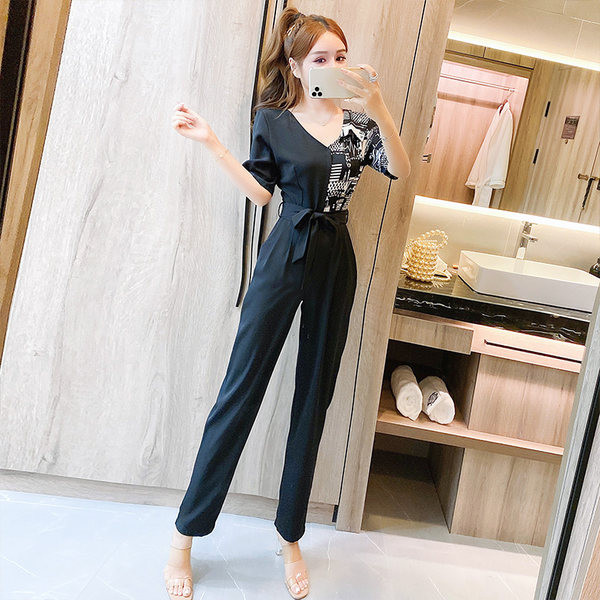 Γυναικεία ολόσωμη φόρμα με V λαιμόκοψη και ζώνη στη μέση, δύο μοντέλα