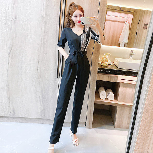 Γυναικεία ολόσωμη φόρμα με V λαιμόκοψη και ζώνη στη μέση, δύο μοντέλα