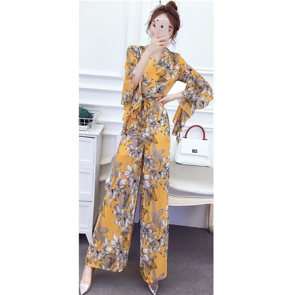 Naiste laia mudeliga kombinesoon lillemotiividega